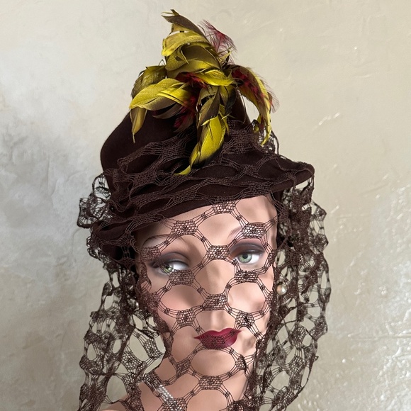 Accessories - MESMERIZING 1940's BROWN FELT HAT. AMAZING FULL VEIL + YELLOW/BROWN/RED FEATHERS
